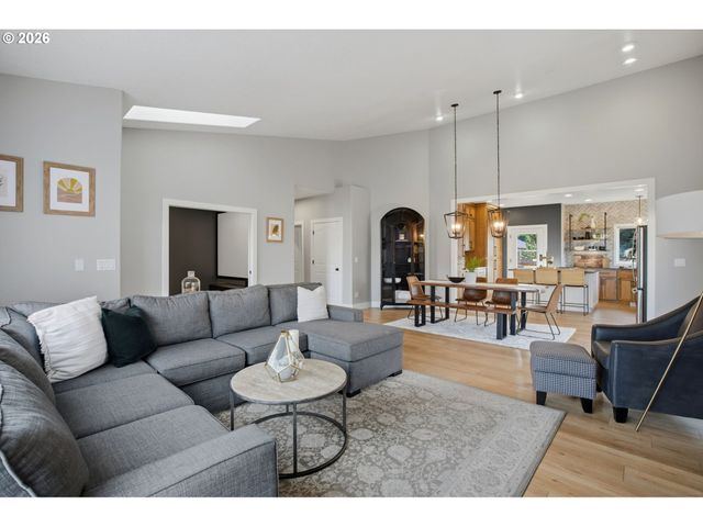 20165 SPYGLASS Ct, Oregon City, OR 97045