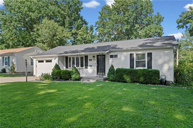 7333 W Maple Street, Overland Park, KS 66204