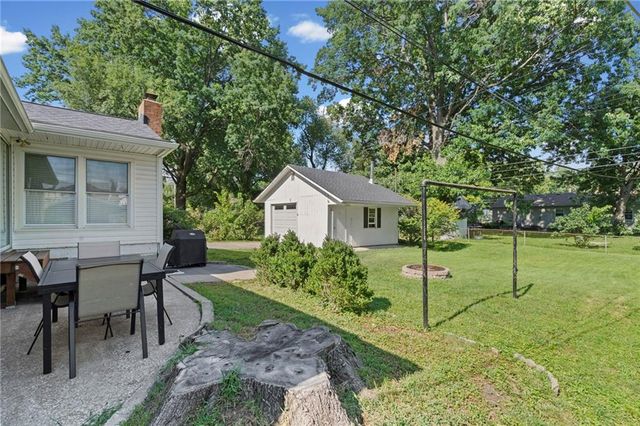 7333 W Maple Street, Overland Park, KS 66204