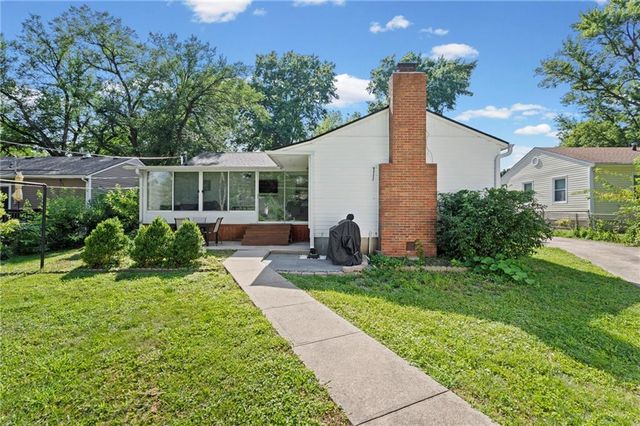 7333 W Maple Street, Overland Park, KS 66204