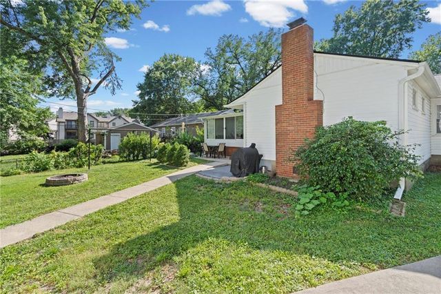 7333 W Maple Street, Overland Park, KS 66204