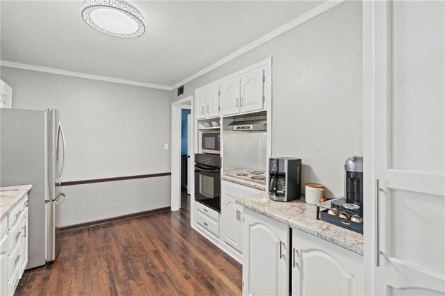 7333 W Maple Street, Overland Park, KS 66204