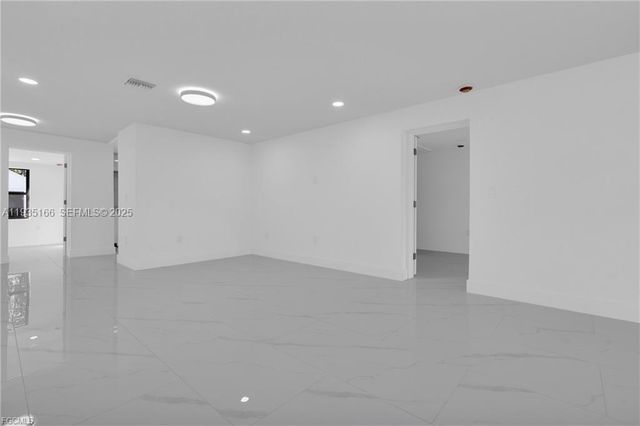 356 New York Drive, Fort Myers, FL 33905