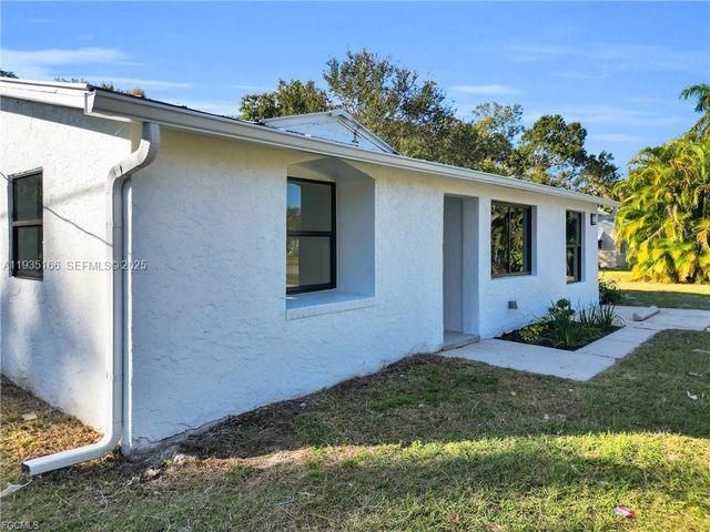 356 New York Drive, Fort Myers, FL 33905