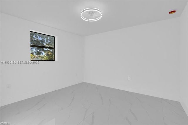 356 New York Drive, Fort Myers, FL 33905