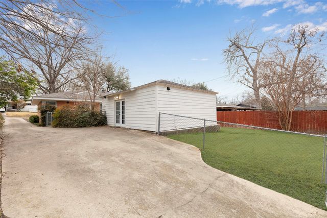 8633 Westglen, Dallas, TX 75228