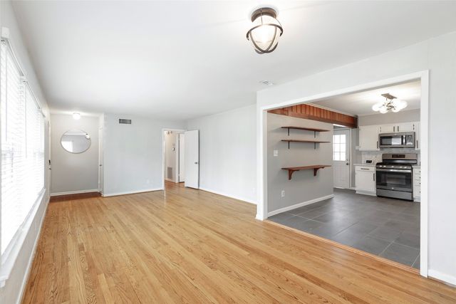 8633 Westglen, Dallas, TX 75228