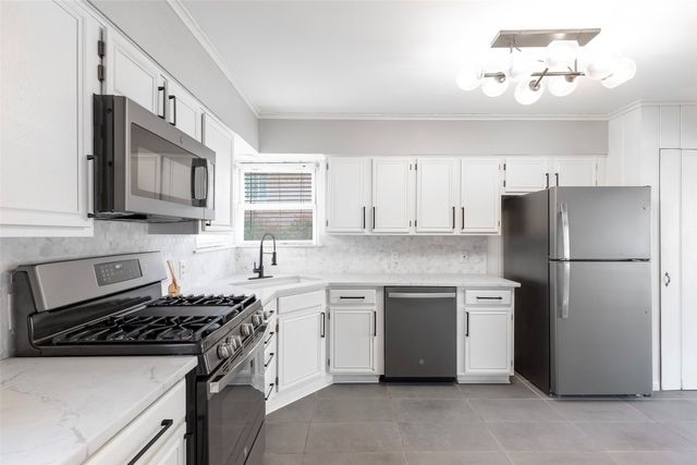 8633 Westglen, Dallas, TX 75228