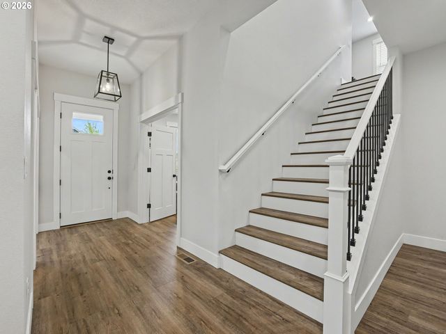 38005 JUNIPER St, Sandy, OR 97055