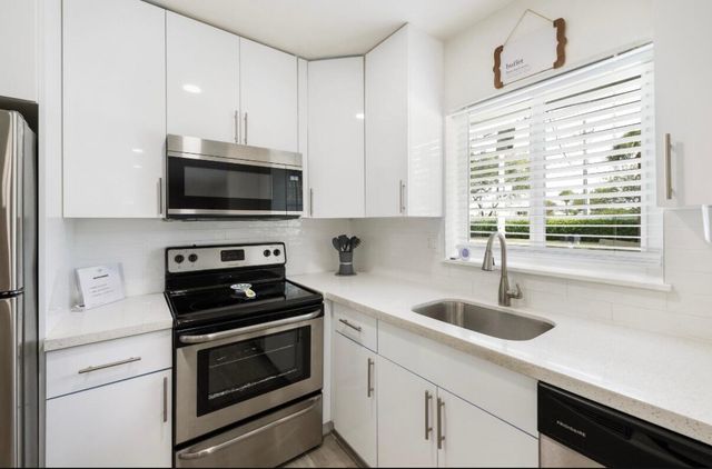 1702 SW 20th Street 1, Fort Lauderdale, FL 33315