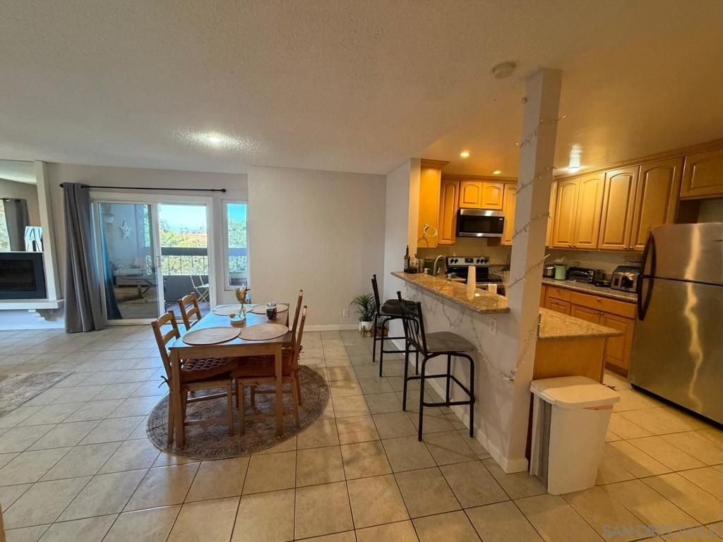 Image 7 of property listing at 10350 Caminito Cuervo 106, San Diego, CA 92108