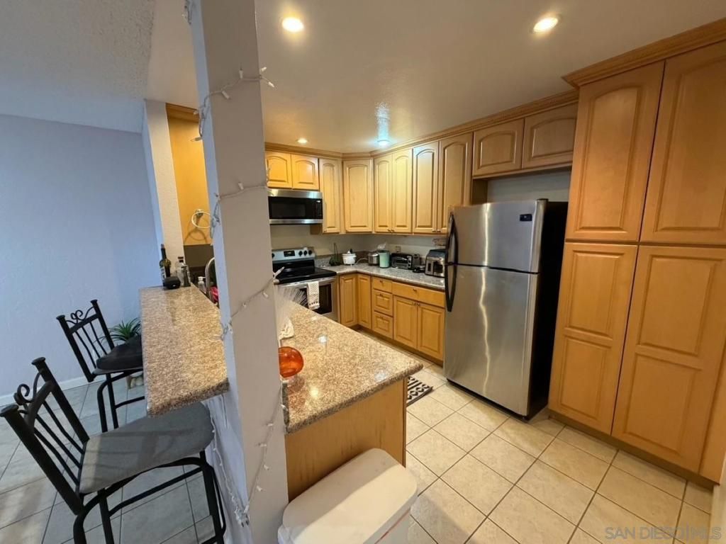 Image 8 of property listing at 10350 Caminito Cuervo 106, San Diego, CA 92108