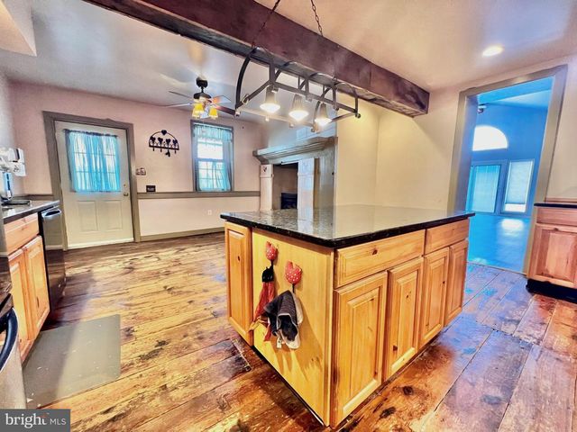 203 W FRANKLIN ST, Womelsdorf, PA 19567