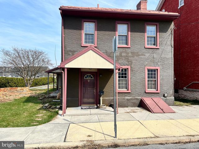 203 W FRANKLIN ST, Womelsdorf, PA 19567