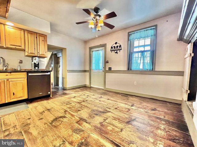 203 W FRANKLIN ST, Womelsdorf, PA 19567