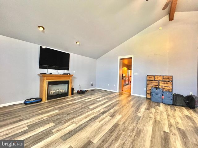 203 W FRANKLIN ST, Womelsdorf, PA 19567