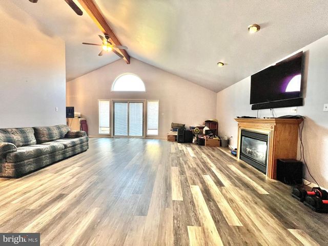 203 W FRANKLIN ST, Womelsdorf, PA 19567