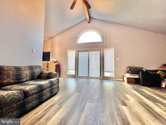 203 W FRANKLIN ST, Womelsdorf, PA 19567