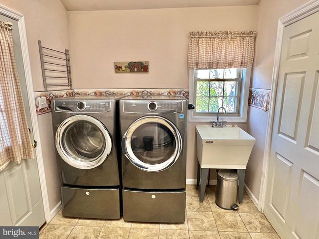 203 W FRANKLIN ST, Womelsdorf, PA 19567