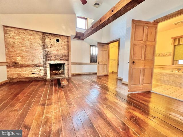 203 W FRANKLIN ST, Womelsdorf, PA 19567