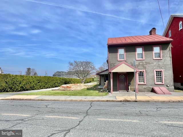203 W FRANKLIN ST, Womelsdorf, PA 19567