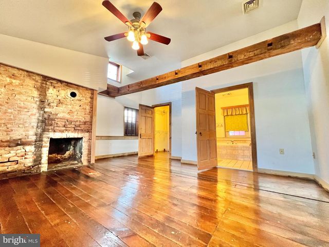 203 W FRANKLIN ST, Womelsdorf, PA 19567