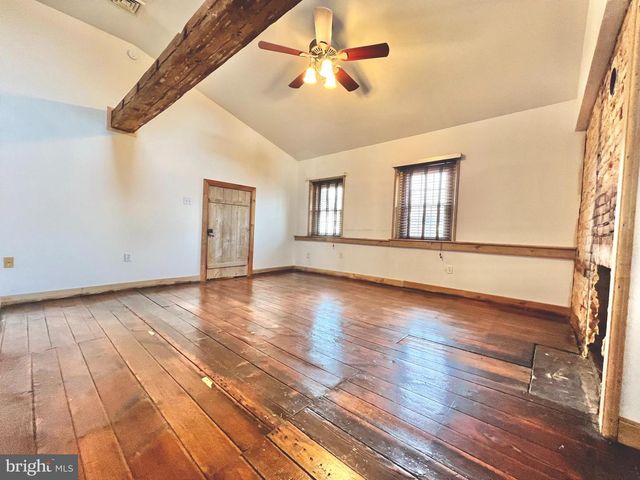 203 W FRANKLIN ST, Womelsdorf, PA 19567