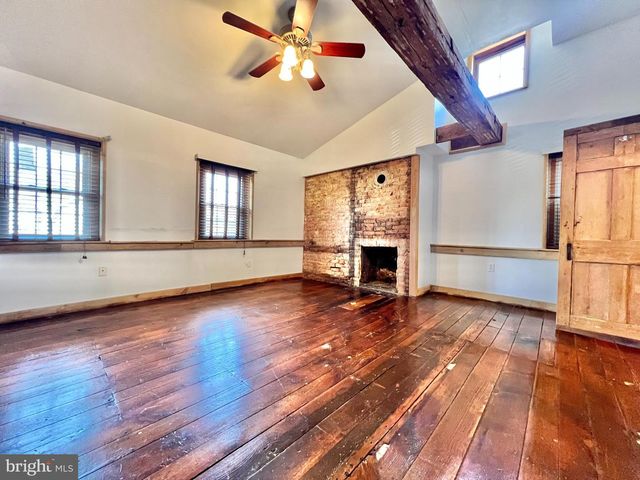 203 W FRANKLIN ST, Womelsdorf, PA 19567