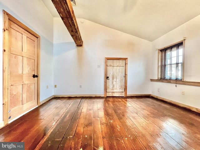 203 W FRANKLIN ST, Womelsdorf, PA 19567