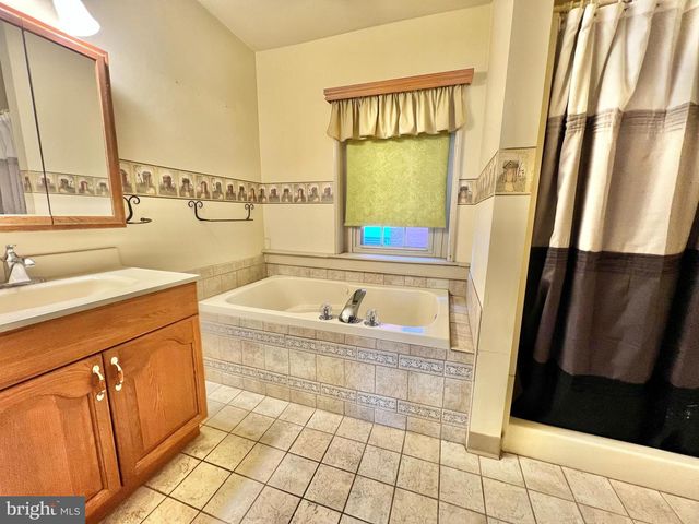 203 W FRANKLIN ST, Womelsdorf, PA 19567