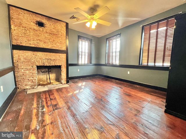 203 W FRANKLIN ST, Womelsdorf, PA 19567