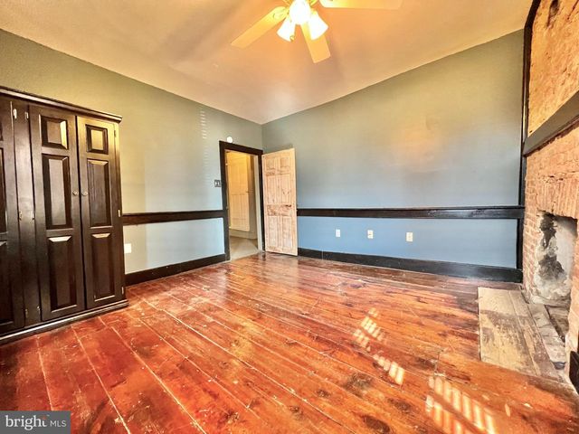 203 W FRANKLIN ST, Womelsdorf, PA 19567