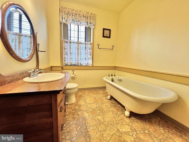 203 W FRANKLIN ST, Womelsdorf, PA 19567