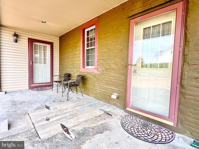 203 W FRANKLIN ST, Womelsdorf, PA 19567