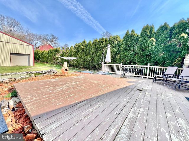 203 W FRANKLIN ST, Womelsdorf, PA 19567