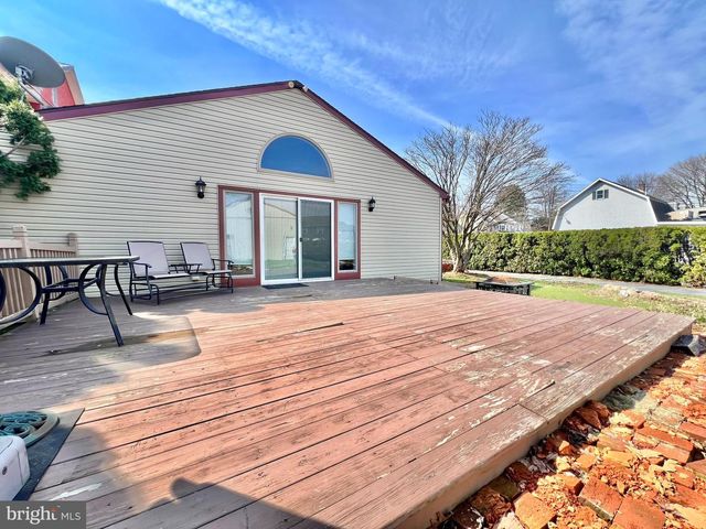 203 W FRANKLIN ST, Womelsdorf, PA 19567