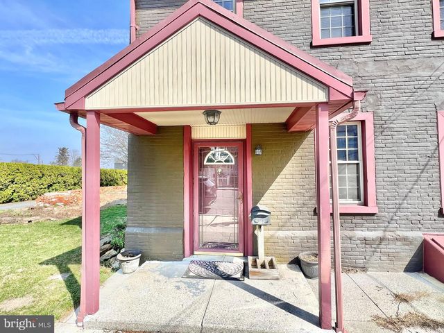 203 W FRANKLIN ST, Womelsdorf, PA 19567