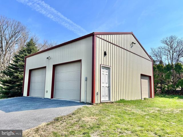 203 W FRANKLIN ST, Womelsdorf, PA 19567