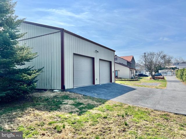 203 W FRANKLIN ST, Womelsdorf, PA 19567