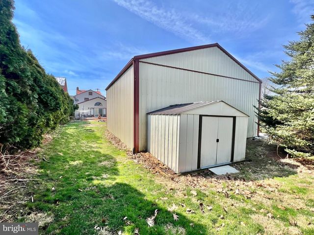 203 W FRANKLIN ST, Womelsdorf, PA 19567