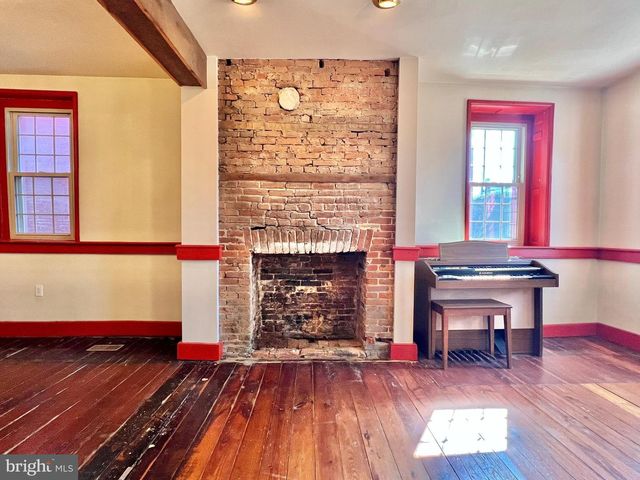 203 W FRANKLIN ST, Womelsdorf, PA 19567