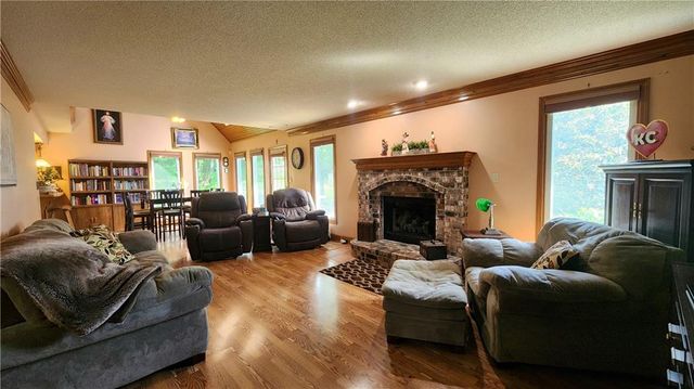 3305 S Sioux Court, Independence, MO 64057