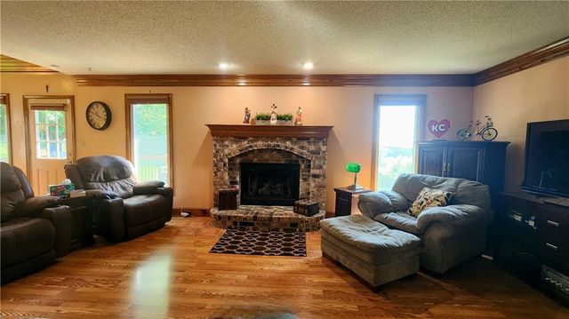 3305 S Sioux Court, Independence, MO 64057