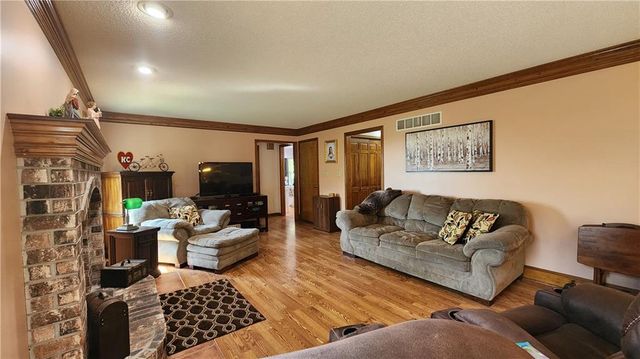 3305 S Sioux Court, Independence, MO 64057