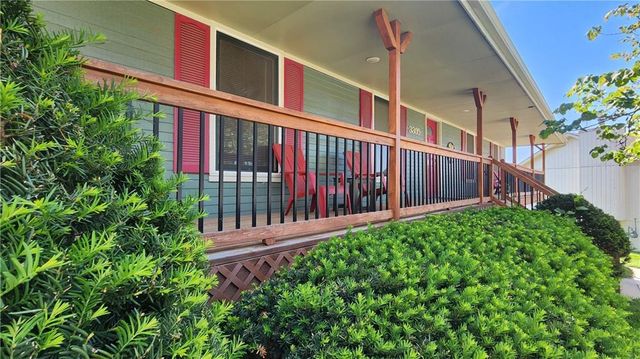 3305 S Sioux Court, Independence, MO 64057