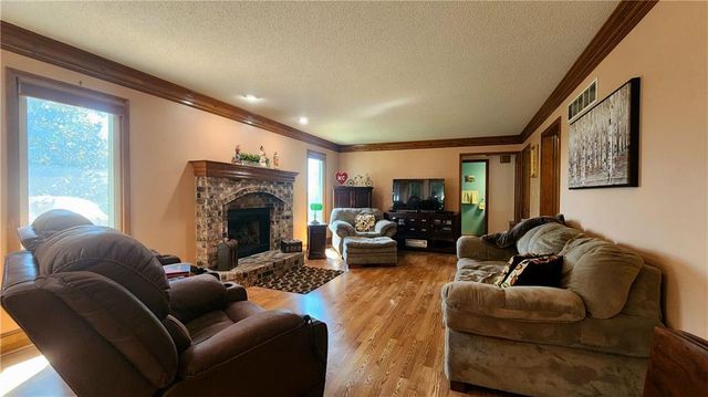 3305 S Sioux Court, Independence, MO 64057