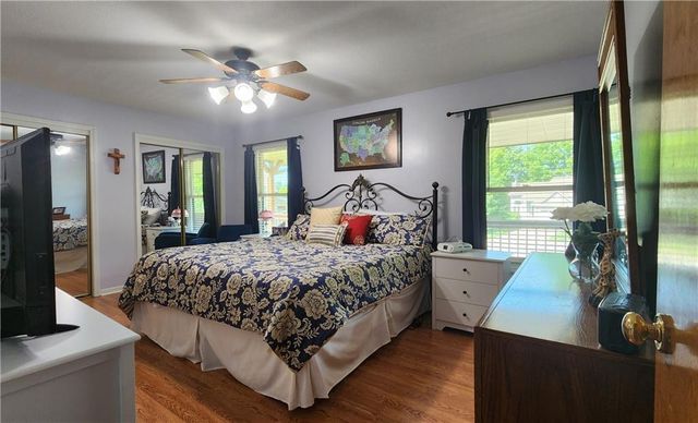 3305 S Sioux Court, Independence, MO 64057