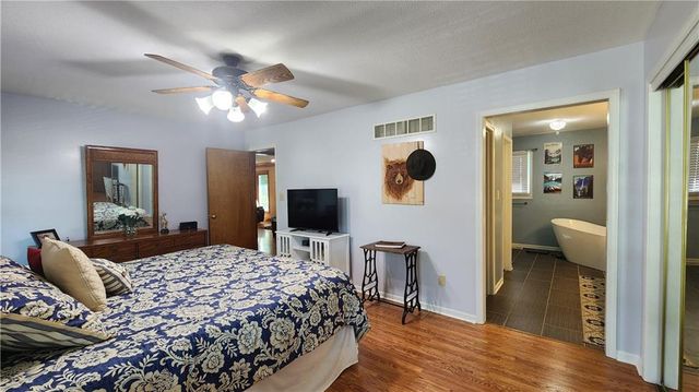 3305 S Sioux Court, Independence, MO 64057