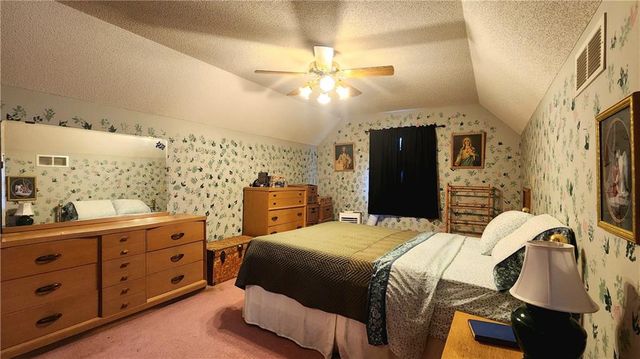 3305 S Sioux Court, Independence, MO 64057