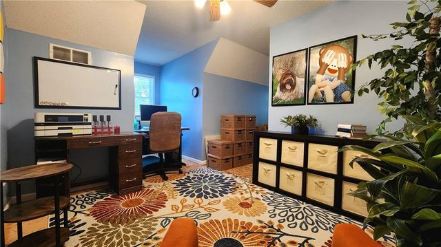 3305 S Sioux Court, Independence, MO 64057